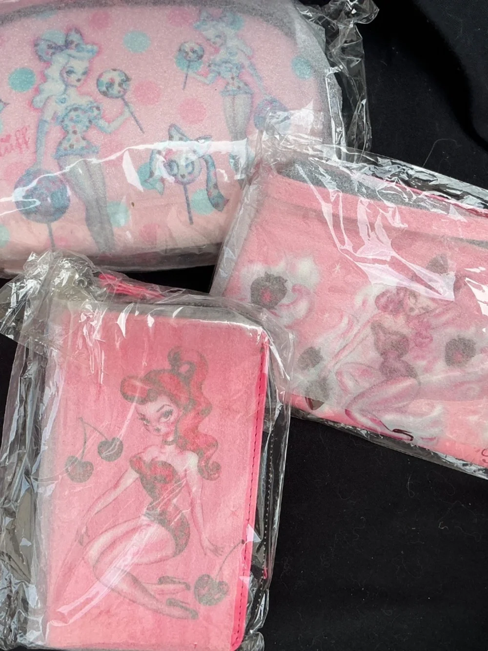 Assorted “Fluff” brand mini wallets - Picture 4 of 5